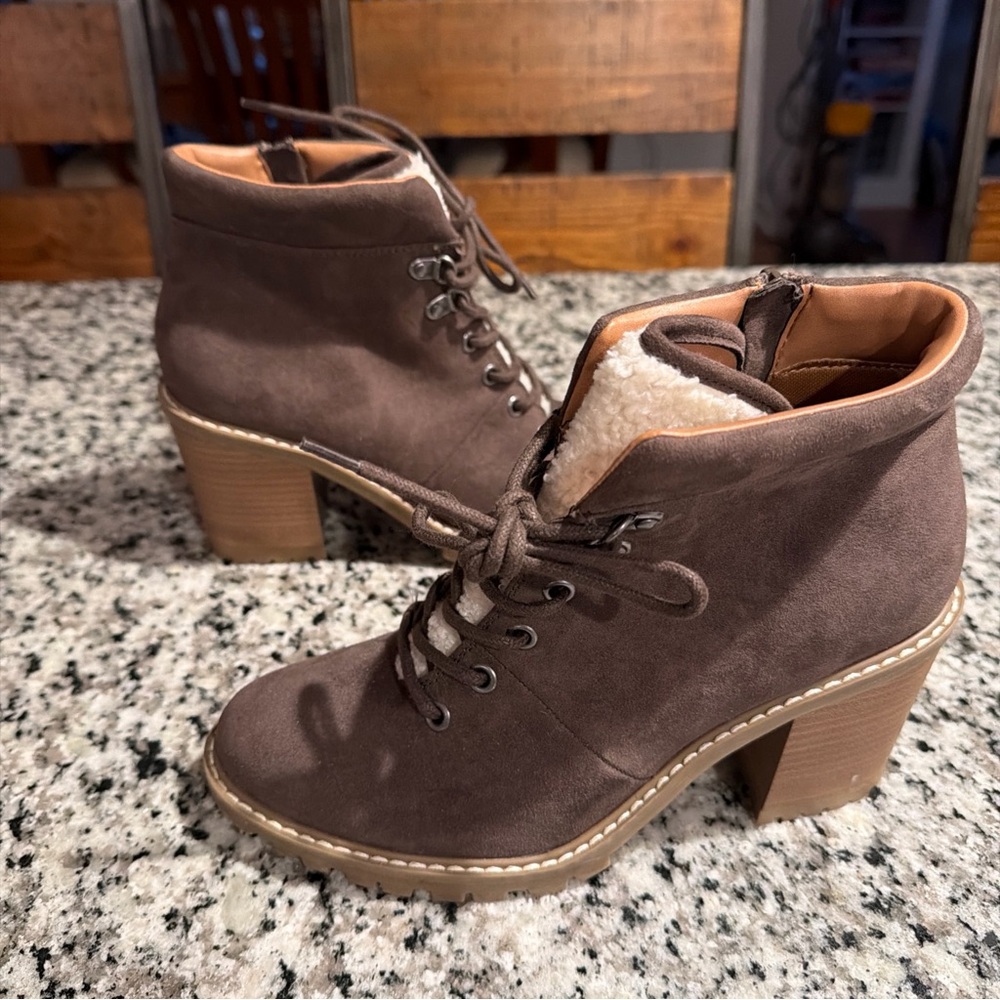 Universal Threads Women’s Winter Booties Shoes Boots Brown Sz 8